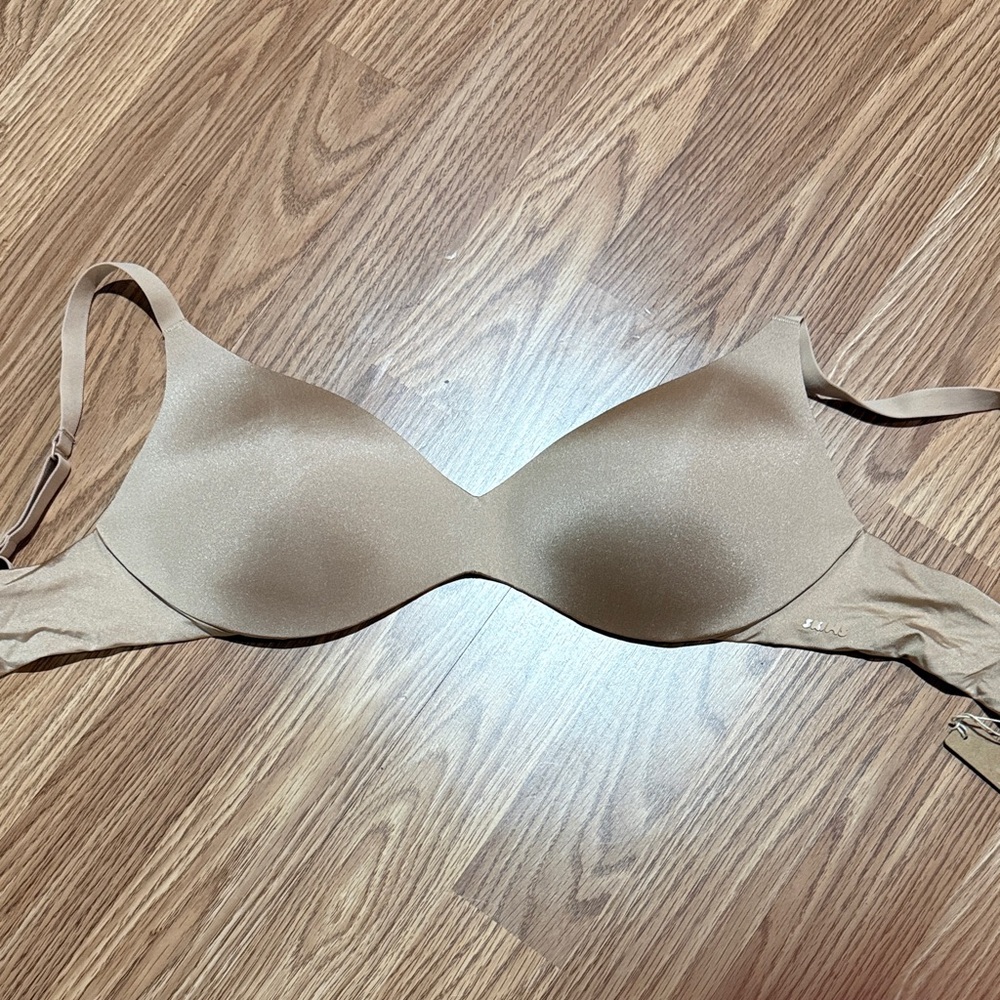 SKIMS Nude Toned Seamless T-Shirt Bra